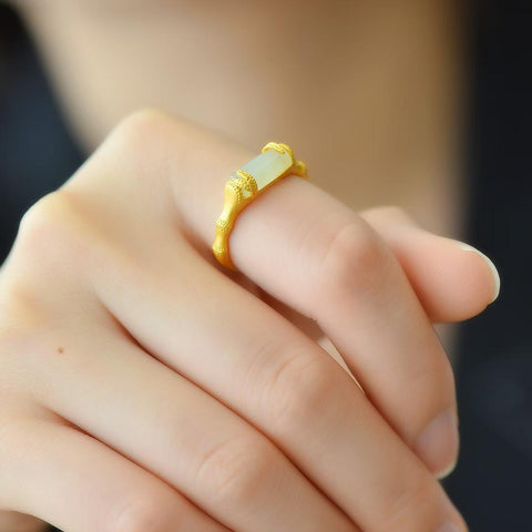 9534A-5# Cincin perak sterling 925 bertatahkan motif bambu giok Hetian 💍 Pengerjaan yang indah, desain sederhana namun elegan. Dimensi giok: 5*12 mm. Harga sudah termasuk ongkos kirim dan pajak.