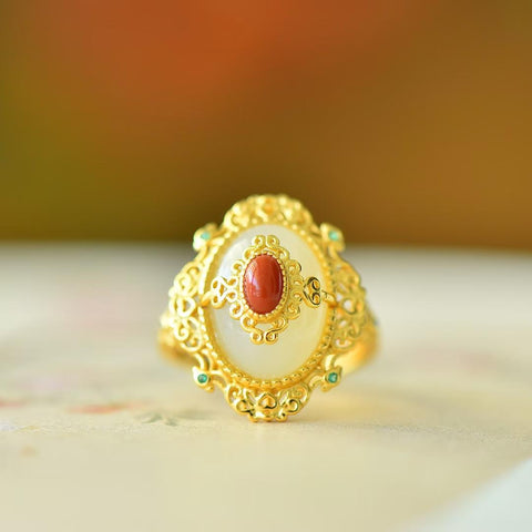 Cincin perak sterling 9560#925 bertatahkan giok Hetian, menampilkan desain yang sederhana dan elegan. Gioknya halus dan lembut. Dimensi giok: 10*14 cm. Termasuk ongkos kirim dan pajak.