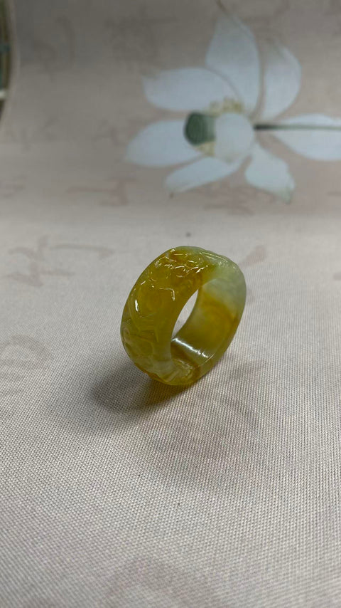 Cincin: Cincin ukiran giok Xiuyan yang indah, menampilkan awan keberuntungan, melambangkan kedamaian, kekayaan, dan kesempurnaan, melingkupi kebahagiaan. Ukuran: 20 mm. Harga sudah termasuk ongkos kirim dan pajak.