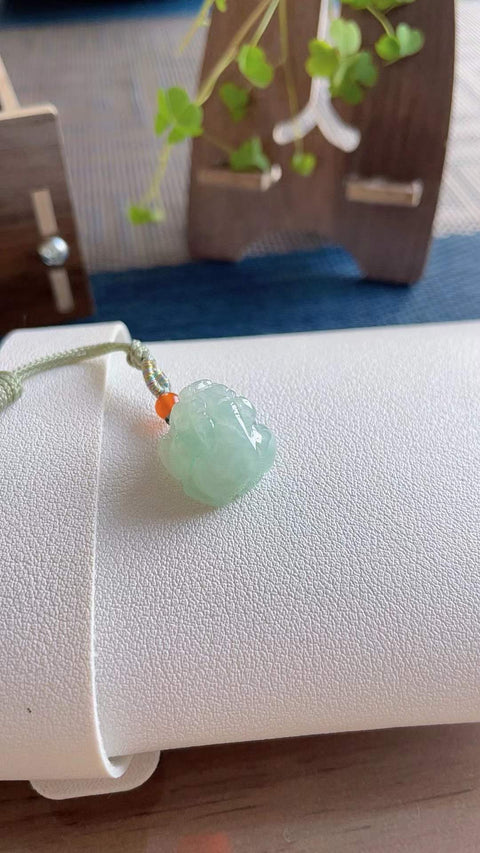 Patung mini Pixiu dari giok alami, membawa kekayaan dan keberuntungan, menangkal kejahatan dan memastikan keselamatan, ukuran 1,4 x 1,3 cm, termasuk ongkos kirim dan pajak.