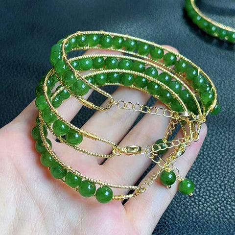 Gelang manik-manik giok Hetian: 8m; materialnya sedingin es dan sehalus batu, dengan warna yang cerah; seri berlapis emas 14K, desain baru dan modis; sebuah karya eksklusif dengan sentuhan hijau di pergelangan tangan. Pengiriman dan pajak sudah termasuk.