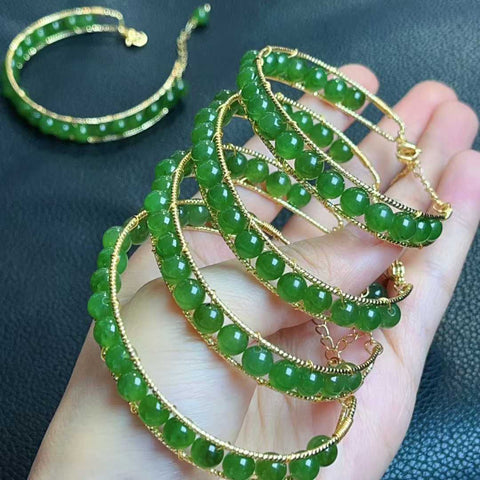 Gelang manik-manik giok Hetian: 8m; materialnya sedingin es dan sehalus batu, dengan warna yang cerah; seri berlapis emas 14K, desain baru dan modis; sebuah karya eksklusif dengan sentuhan hijau di pergelangan tangan. Pengiriman dan pajak sudah termasuk.
