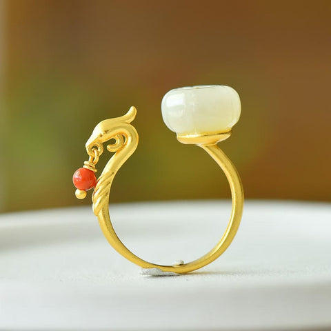 9530-6# Cincin perak sterling 925 bertatahkan giok putih Hetian bermotif teratai dan phoenix, menampilkan aksen akik dan perak polos. Pengerjaan yang sangat indah, desain sederhana namun elegan. Termasuk ongkos kirim dan pajak.