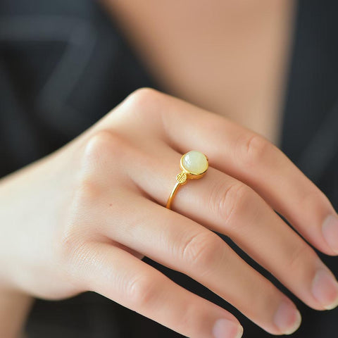 🌷🌷🌷9378-2#S925 perak bertatahkan giok Hetian, cincin yang melambangkan keberuntungan yang berkelanjutan. Desain unik, pengerjaan yang indah, dan makna yang membawa keberuntungan. Ukuran sekitar 8*8 cm. Termasuk ongkos kirim dan pajak.