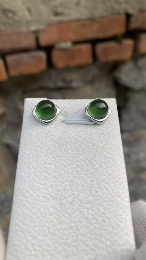 Anting-anting: Anting-anting kancing giok Xiuyan hijau yang indah, dipasang pada perak 925, ukuran: 8mm, termasuk ongkos kirim dan pajak.