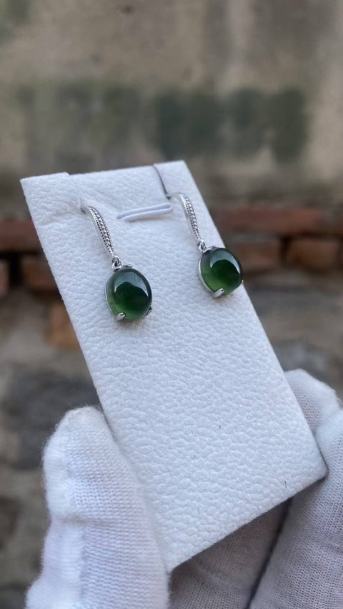 Anting-anting: Anting-anting kancing giok Xiuyan hijau penuh yang indah, dipasang pada perak 925, ukuran: 7 x 9 mm, termasuk ongkos kirim dan pajak.