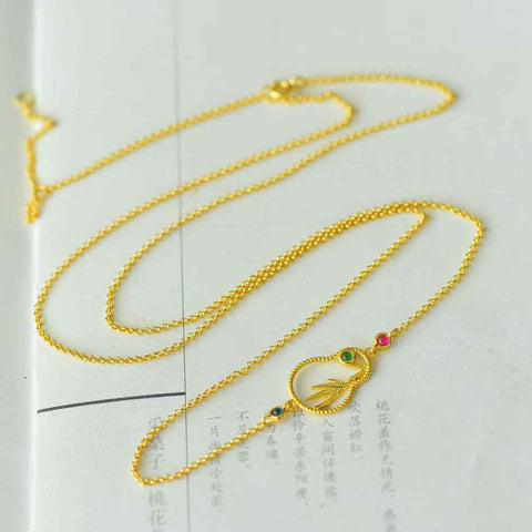 9849-2 Kalung Sweater "Keberuntungan dan Kemakmuran Selalu"; 9848-2 Kalung Sweater "Daun Semanggi Empat Kelopak Keberuntungan"; 9850-2 Kalung Sweater "Kedamaian dan Keberuntungan". Desain baru, pengiriman dan pajak sudah termasuk.