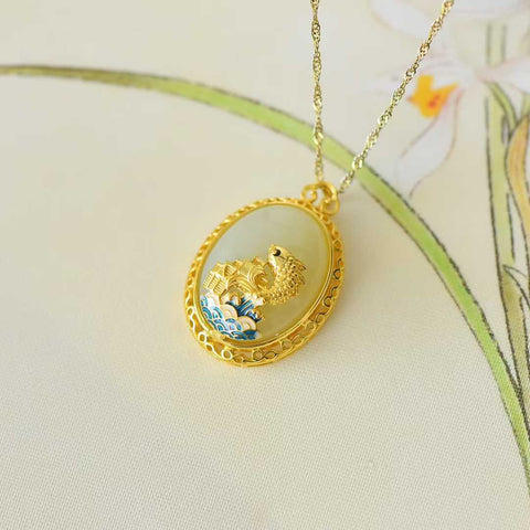 0239-2# Liontin perak sterling 925 bertatahkan giok Hetian, menampilkan ikan yang melompati gerbang naga. Gioknya hangat dan lembut, dengan desain unik dan gaya antik, menjadikannya sangat indah. Ongkos kirim dan pajak sudah termasuk.