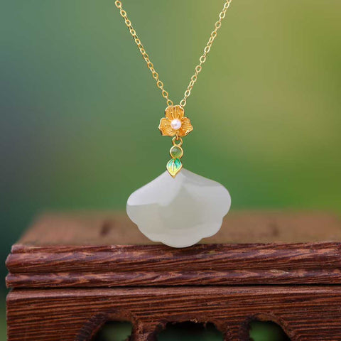 🎋🎋🎋0410Q-2# Liontin perak sterling 925 bertatahkan daun ginkgo giok Hetian (bahan Qinghai). Desain baru dan unik, pengerjaan yang indah, benar-benar luar biasa. Dimensi giok: 18*23 mm. Harga sudah termasuk ongkos kirim dan pajak.
