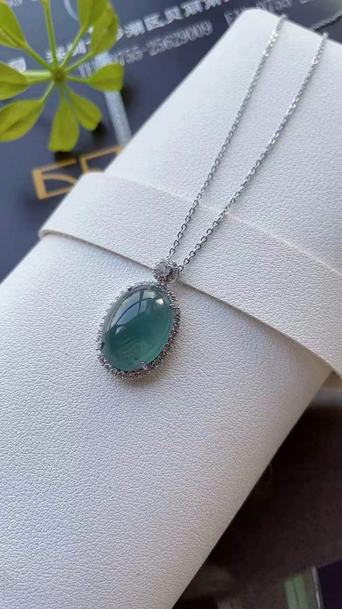 Liontin giok biru kehijauan alami, dari tambang tua, dengan tekstur halus dan hangat, desain klasik dan serbaguna, terbuat dari perak 925, dimensi 1,8 x 1,3 cm, termasuk ongkos kirim dan pajak.