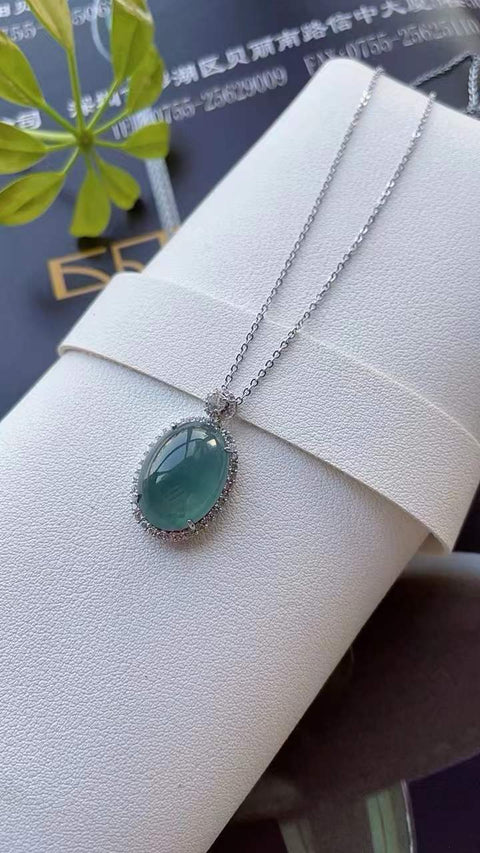 Liontin giok biru kehijauan alami, dari tambang tua, dengan tekstur halus dan hangat, desain klasik dan serbaguna, terbuat dari perak 925, dimensi 1,8 x 1,3 cm, termasuk ongkos kirim dan pajak.