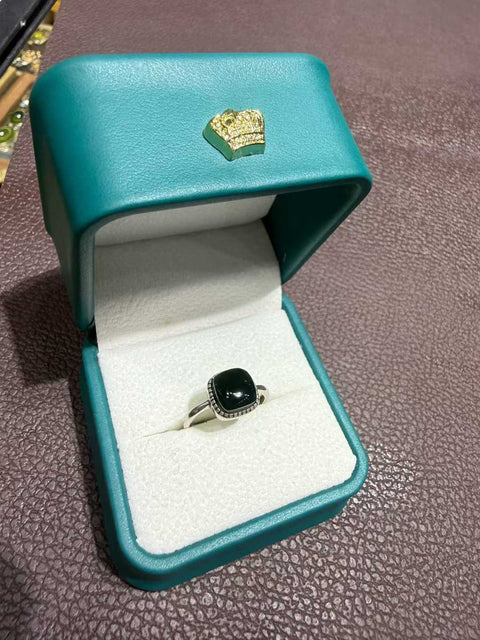 Cincin giok Xiuyan, terbuat dari bahan hijau tua kuno, dipasang pada perak dan menampilkan desain kubus gula! Ongkos kirim dan pajak sudah termasuk.