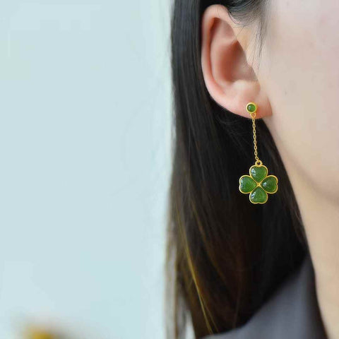 12267-6925 Anting-anting Daun Semanggi Empat Kelopak Berbentuk Hati dari Giok Hetian Bertatahkan Perak 🍀, gioknya hangat dan lembut, sudah termasuk ongkos kirim dan pajak.