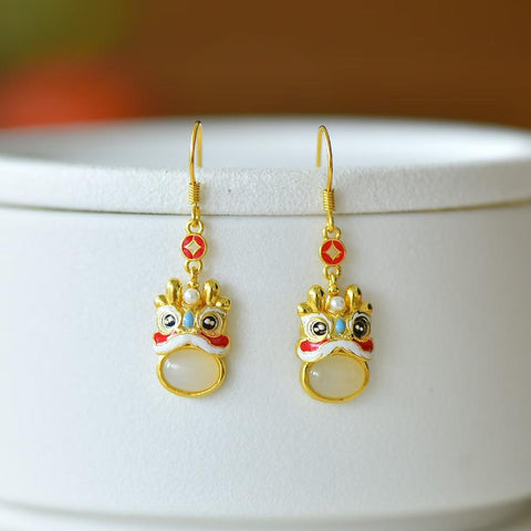 7752-2# Anting-anting naga kecil bertatahkan giok Hetian dari perak sterling 925. Gioknya halus dan bebas dari kotoran. Desain sederhana dan elegan. Ukuran giok: 6*8 cm. Harga sudah termasuk ongkos kirim dan pajak.