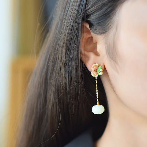 ❣️❣️❣️7977-2# Anting manik-manik lotus perak sterling 925 bertatahkan giok Hetian. Desain baru dan unik, pengerjaan yang indah, benar-benar luar biasa. Ukuran giok: 12*12 mm. Termasuk ongkos kirim dan pajak.