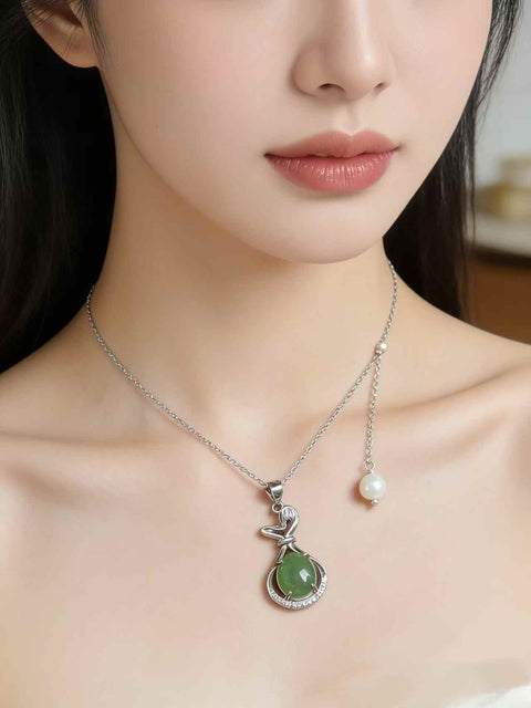 Perak Sterling 925 + Giok "Tas Keberuntungan" Gioknya berkilau, dihiasi mutiara, jimat keberuntungan untuk dikenakan di leher. 💰 Ukuran sekitar 10 x 8 mm. Termasuk ongkos kirim dan pajak.