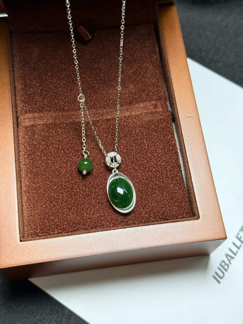 Kalung Tulang Selangka Perak Sterling 925 Bertatahkan Giok dan Koin/Batang Tembaga, melambangkan kekayaan dan kemakmuran. Perkiraan dimensi: 14 x 10 mm. Termasuk ongkos kirim dan pajak.