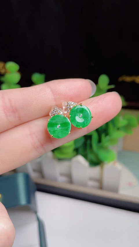 Anting-anting kancing giok yang indah, terbuat dari bahan tambang lama, dengan kejernihan yang sangat baik, dipasang pada perak 925, cantik dan bergaya, warna hijau cerah, batu permata 1,0 cm. Harga sudah termasuk ongkos kirim dan pajak.