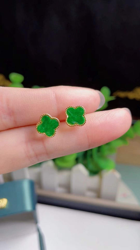 Anting-anting kancing giok yang indah, terbuat dari bahan tambang lama, dengan kejernihan yang sangat baik, dipasang pada perak 925, cantik dan bergaya, warna hijau cerah, ukuran batu permata 0,9 x 0,9, termasuk ongkos kirim dan pajak.