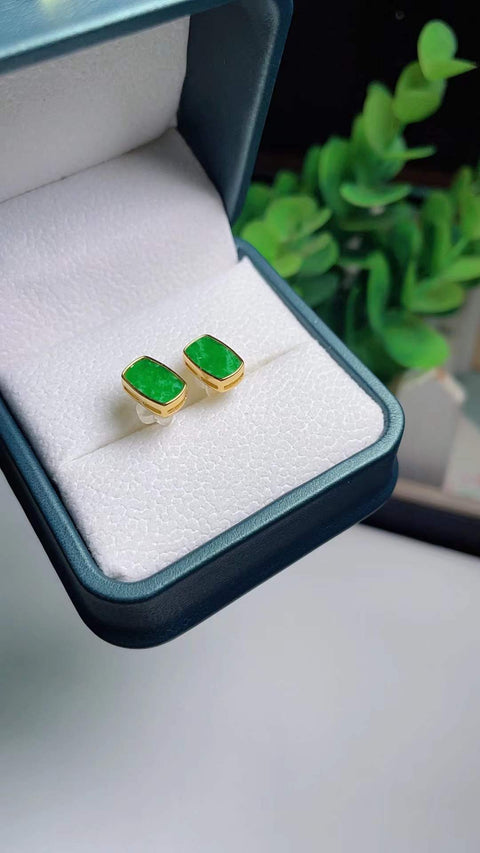 Anting-anting kancing giok yang indah, terbuat dari bahan tambang lama, dengan kejernihan yang sangat baik, dipasang pada perak 925, cantik dan bergaya, warna hijau cerah, ukuran batu permata 0,9 x 0,6 cm, termasuk ongkos kirim dan pajak.