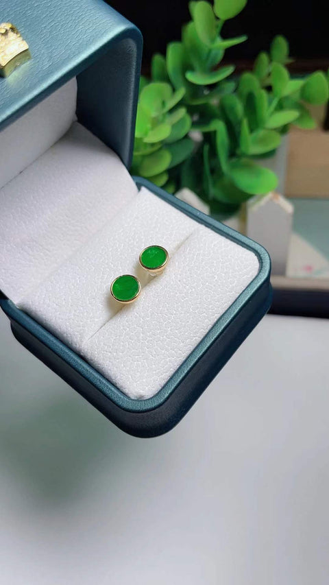 Anting-anting giok yang indah, terbuat dari bahan tambang lama, dengan kejernihan yang sangat baik, dipasang pada perak 925, cantik dan bergaya, warna hijau cerah, batu permata 0,6 mm, harga sudah termasuk ongkos kirim dan pajak.