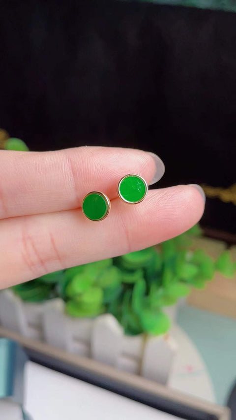 Anting-anting giok yang indah, terbuat dari bahan tambang lama, dengan kejernihan yang sangat baik, dipasang pada perak 925, cantik dan bergaya, warna hijau cerah, batu permata 0,6 mm, harga sudah termasuk ongkos kirim dan pajak.
