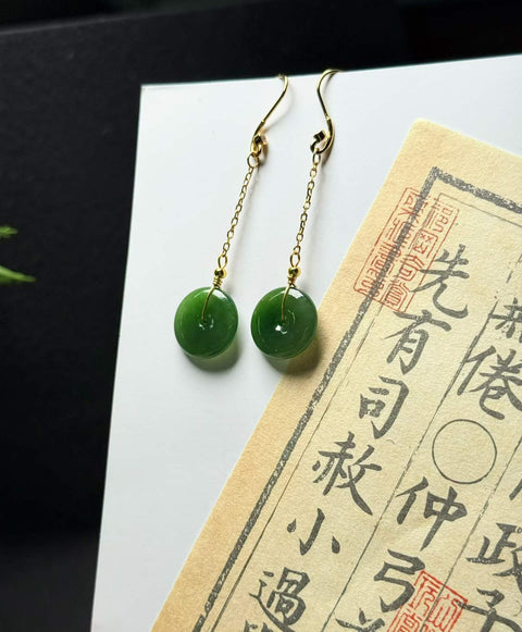 Anting-anting gesper pengaman giok Hetian (nefrit)! Bertatahkan perak sterling 925. Kualitas giok yang halus. Ukuran perkiraan: 14x3mm. Harga sudah termasuk ongkos kirim dan pajak.