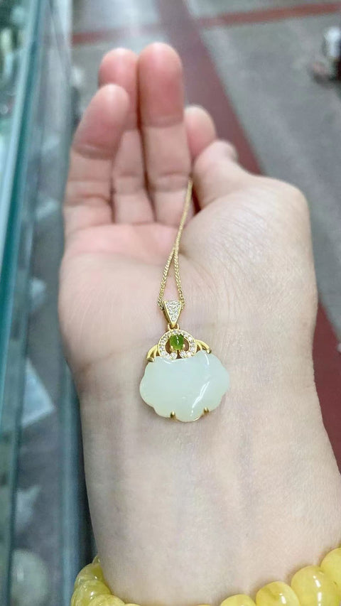 Barang baru! Perak sterling 925 bertatahkan giok Hetian, pengerjaan yang indah, desain baru dan unik, harga sudah termasuk ongkos kirim dan pajak.