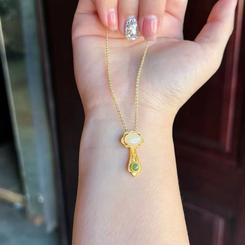 Barang baru! Perak sterling 925 bertatahkan giok Hetian, dibuat dengan sangat indah, dengan desain baru dan unik. Ongkos kirim dan pajak sudah termasuk.