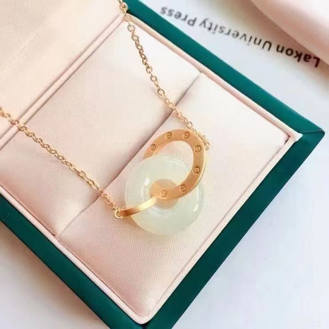 Perhiasan perak sterling 925 bertatahkan giok Hetian, pengerjaan yang indah, desain baru dan unik, termasuk ongkos kirim dan pajak.