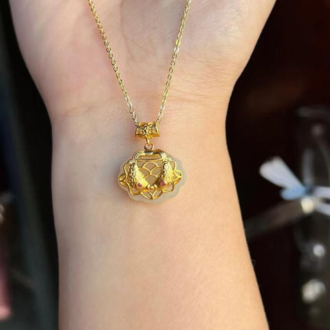Perhiasan perak sterling 925 bertatahkan giok Hetian, pengerjaan yang indah, desain baru dan unik, termasuk ongkos kirim dan pajak.