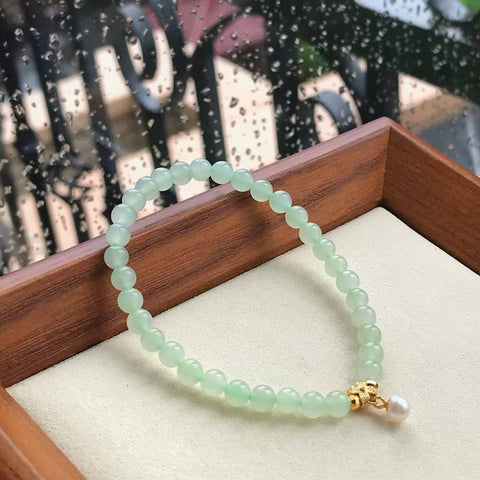 Gelang giok Hetian dari Qinghai, terbuat dari giok mentah, berukuran 5mm, dipadukan dengan perak sterling 925 dan mutiara. Harga sudah termasuk ongkos kirim dan pajak.