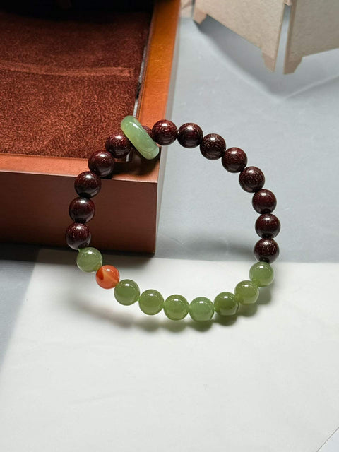 👉🏻Gelang dua warna yang terbuat dari kayu rosewood dan giok Hetian dengan warna kuning dan hijau✨ Gioknya lembut dan bertekstur hangat. Ukuran: sekitar 8mm. Harga sudah termasuk ongkos kirim dan pajak.