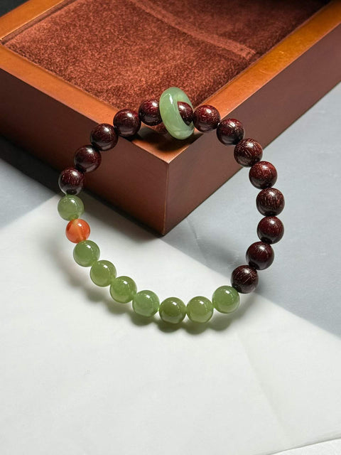 👉🏻Gelang dua warna yang terbuat dari kayu rosewood dan giok Hetian dengan warna kuning dan hijau✨ Gioknya lembut dan bertekstur hangat. Ukuran: sekitar 8mm. Harga sudah termasuk ongkos kirim dan pajak.