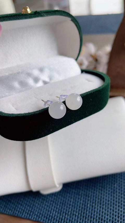 Anting giok Hetian alami, terbuat dari bahan tambang lama, tembus pandang yang sangat baik, bersih dan menyegarkan, klasik dan serbaguna, ukuran 0.8, termasuk ongkos kirim dan pajak.