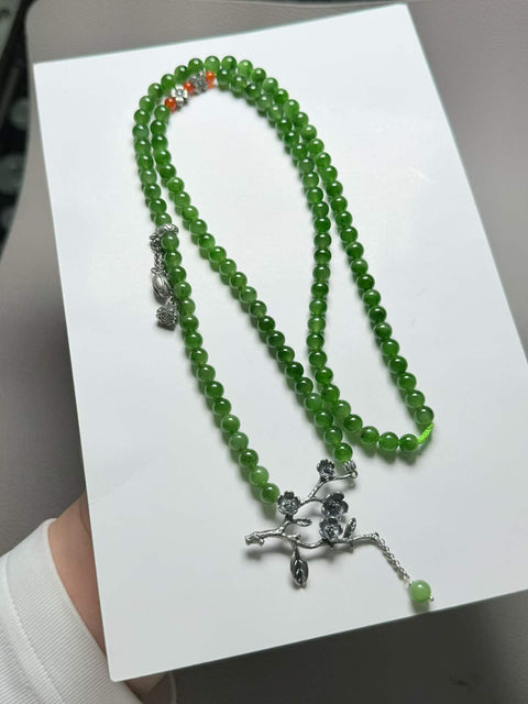108 butir giok Hetian, kualitas Rusia, 7 warna, hijau terang, satu kalung untuk dua gaya pemakaian~ Bulat dan penuh, warna hijau zamrud cocok untuk berbagai pakaian📿 Aksesori perak 3/7, ukuran sekitar 6mm, termasuk ongkos kirim dan pajak.