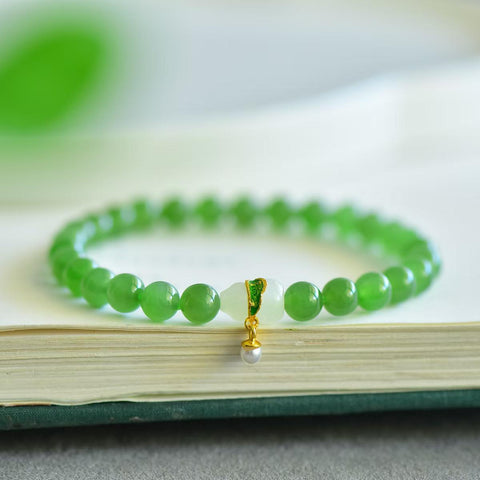 3057# Gelang giok Hetian (jadeit) + perak S925 dengan liontin labu, 6mm. Melambangkan kedamaian, keberuntungan, dan kebahagiaan. Bukan hanya perhiasan yang indah, tetapi juga wadah untuk emosi dan sumber kenyamanan. Ongkos kirim dan pajak sudah termasuk.