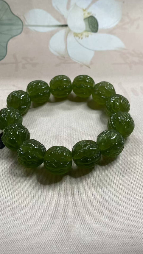 Gelang: Giok Xiuyan yang indah - Gelang kenari busa susu anggur hijau, tekstur giok halus dan lembut, terasa nyaman di tangan, ukuran: 16,5 x 17 mm, termasuk ongkos kirim dan pajak.