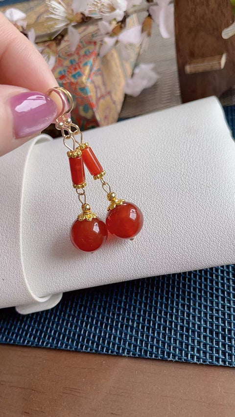 Anting-anting batu akik alami, terbuat dari material tambang lama, sangat tembus cahaya, sangat menawan, klasik dan serbaguna, ukuran 1.0, termasuk ongkos kirim dan pajak.