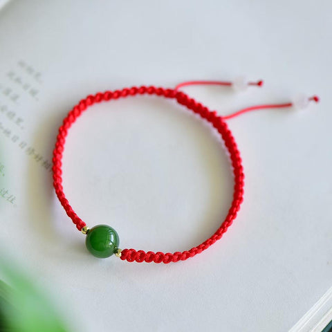 Gelang tali merah 9030-2# bertatahkan emas 18 karat, giok Hetian dan nefrit, ukuran 10*10 cm, melambangkan keberuntungan, kedamaian, dan kesuksesan. Harga sudah termasuk ongkos kirim dan pajak.