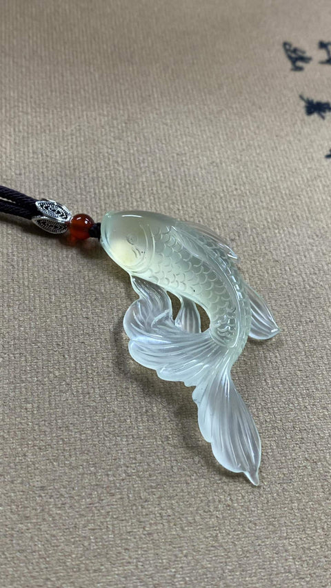 Berusaha Meraih Keunggulan: Liontin Giok Xiuyan yang Indah - Ikan Koi, Melambangkan Kekayaan Berlimpah dan Keberuntungan. Spesifikasi: 69 x 33,9 mm, termasuk ongkos kirim dan pajak.