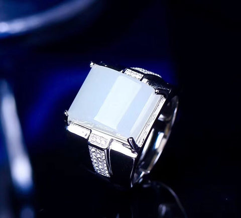[Cincin Bertatahkan Giok Putih Hetian & Perak] Cincin pria klasik, ukuran permukaan giok sekitar 12*16 cm. Warna emas putih klasik, desain persegi sederhana. Termasuk ongkos kirim dan pajak.