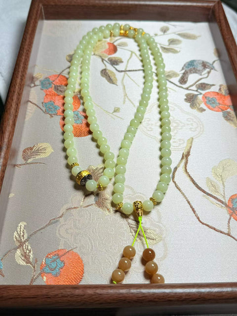 Kalung/gelang giok antik 108 butir, melambangkan penghapusan kekhawatiran dan keberuntungan. Dapat dililitkan beberapa kali di pergelangan tangan. Ukuran: sekitar 8 mm. Termasuk ongkos kirim dan pajak.
