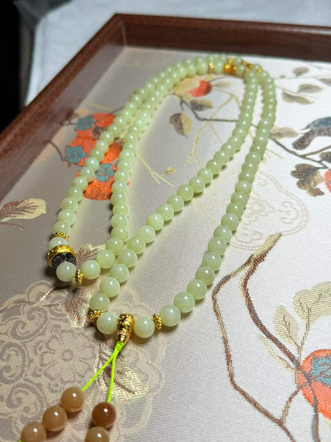 Kalung/gelang giok antik 108 butir, melambangkan penghapusan kekhawatiran dan keberuntungan. Dapat dililitkan beberapa kali di pergelangan tangan. Ukuran: sekitar 8 mm. Termasuk ongkos kirim dan pajak.