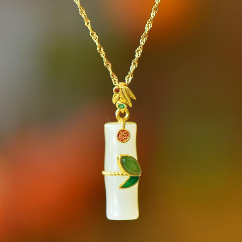 Liontin perak S925 6740-2# bertatahkan bambu giok Hetian yang melambangkan kedamaian, kekayaan, dan keberuntungan. Desain bergaya, elegan untuk dikenakan. Termasuk ongkos kirim dan pajak.