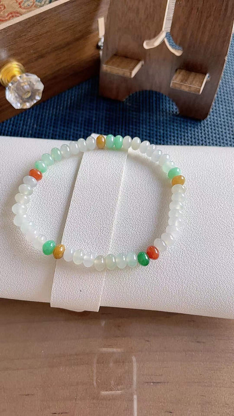 Gelang giok alami, terbuat dari material tambang lama, dengan tekstur halus dan hangat, warna permen yang indah, elegan dan mewah, ukuran 7x5, termasuk ongkos kirim dan pajak.