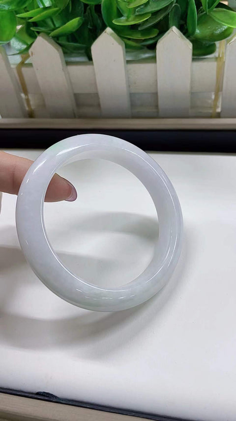 Gelang giok alami, material tambang lama, terlihat sangat menakjubkan di pergelangan tangan, diameter 54,7 mm. Semua batu terbentuk secara alami. Harga sudah termasuk ongkos kirim dan pajak.