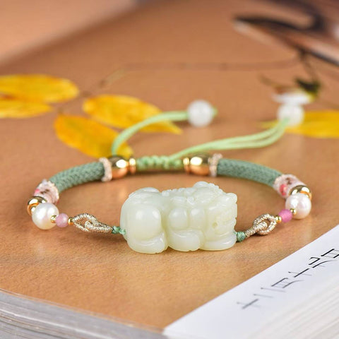 Gelang Pixiu giok putih Hetian, #1669/ 12*27. Ukiran indah, kualitas giok yang bagus, melambangkan kekayaan dan kemakmuran. Termasuk ongkos kirim dan pajak.