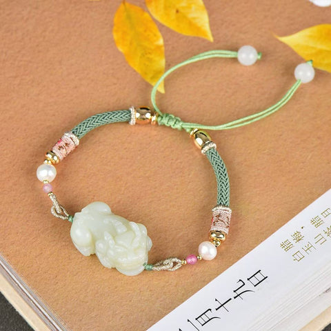 Gelang Pixiu giok putih Hetian, #1669/ 12*27. Ukiran indah, kualitas giok yang bagus, melambangkan kekayaan dan kemakmuran. Termasuk ongkos kirim dan pajak.