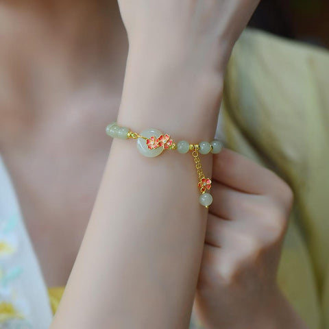 🌺🌺🌺8330-2# Gelang perak sterling 925 bertatahkan giok Hetian berbentuk bunga plum, desain baru dan unik, pengerjaan yang indah, tampil beda dari yang lain. Ukuran giok: 13*13 cm. Termasuk ongkos kirim dan pajak.